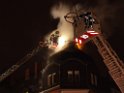 Feuer 3 Dachstuhlbrand Koeln Muelheim Gluecksburgstr P051